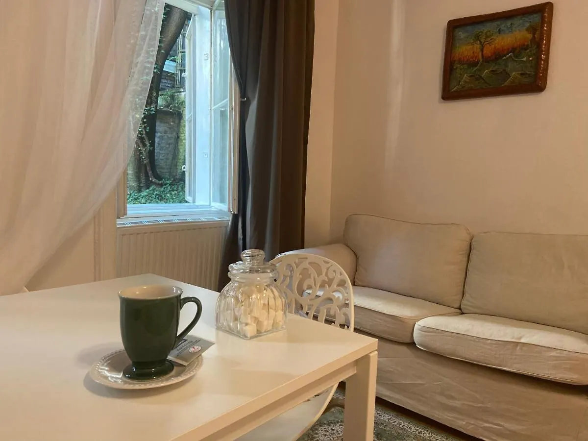 וינה Altbau Apartment 0*,